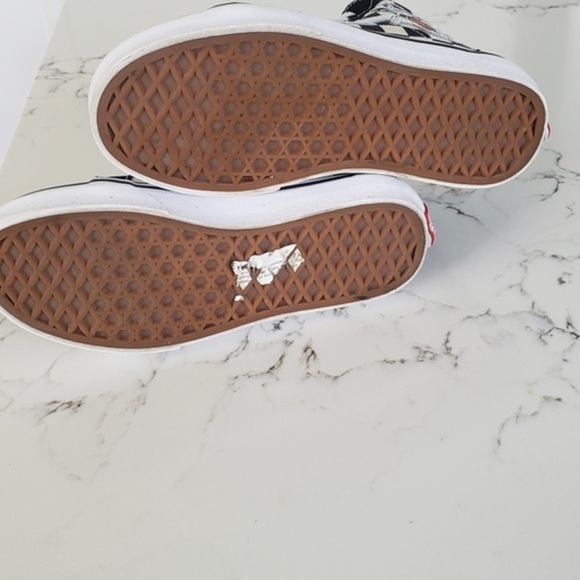 VANS‎ X Disney Mackey SK8-Hi Checkerboard Sneakers Shoes Size 2.5 Kids NEW - Picture 4 of 5